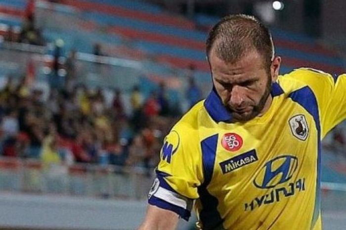 Fahrudin Mustafic selebrasi usai mencetak gol bagi Tampines Rovers. Eks pemain Persija dan Persela ini adalah kapten The Stags.