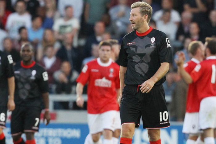 Mantan gelandang asal Wales, Robbie Savage, ambil bagian dalam pertandingan ekshibisi antara Class of 92 & Friends menghadapi Salford City di Stadion AJ Bell, Salford, Inggris, pada 7 Agustus 2014.