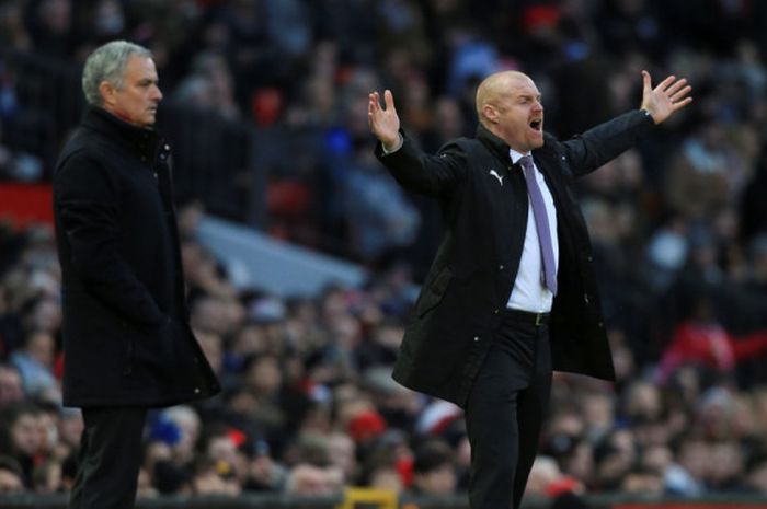 Reaksi manajer Burnley, Sean Dyche (kanan), dalam laga Liga Inggris kontra Manchester United di Stadion Old Trafford, Manchester, pada 26 Desember 2017.