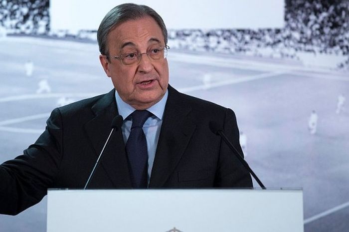 Presiden Real Madrid, Florentino Perez, berbicara dalam jumpa pers di Stadion Santiago Bernabeu, Madrid, Spanyol, pada 23 November 2015.