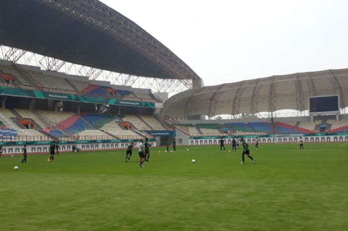 Latihan perdana Timnas Indonesia jelang Piala AFF 2018 di Stadion Wibawa Mukti, Cikarang, Kabupaten Bekasi, Jumat (2/11/2018) pagi WIB.