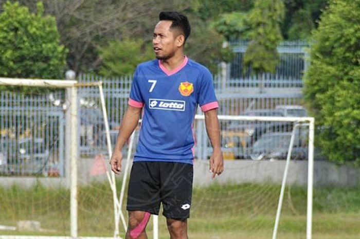 Pemain Selangor FA, Andik Vermansah, mengikuti latihan tim sebagai persiapan menjelang laga Liga Super Malaysia melawan Johor Darul Tajim.