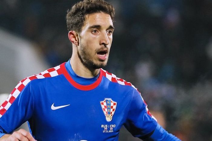 Pemain bertahan Sime Vrsaljko resmi menandatangani kontrak lima tahun di Atletico Madrid, Selasa (5/7/2016) waktu setempat.