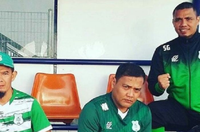 Tim Pelatih PSMS Medan; Asisten Pelatih Edy Syahputra (kiri), Pelatih Kepala Mahruzar Nasution (tengah) Pelatih Kiper Sahari Gultom