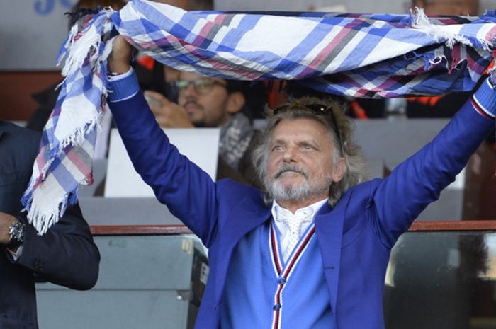 Presiden Sampdoria, Massimo Ferrero, saat mendukung timnya dari tribune dalam pertandingan Liga Italia 2015-2016 menghadapi Inter Milan di Stadio Luigi Ferraris, Genoa, Italia, pada 4 Oktober 2015.