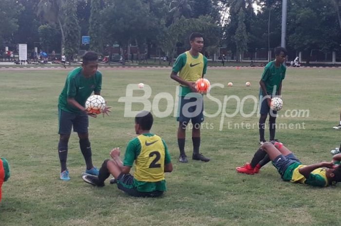 Timnas U-16 Indonesia kembali memulai latihan perdana di Lapangan Atang Soetrisna, Cijantung, Jakarta Timur, Selasa (20/2/2018).