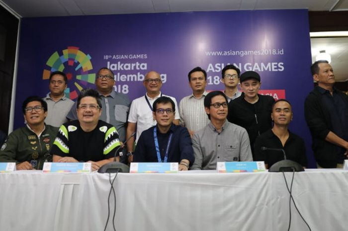 Inasgoc dan para pelaku industri kreatif Tanah Air, salah satunya Wishnutama, menghadiri konferensi pers terkait seremoni pembukaan Asian Games 2018 di Kantor Inasgoc, Jakarta, Minggu (27/5/2018).