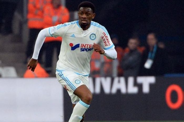 Gelandang Olympique Marseille, Abou Diaby, dalam pertandingan Ligue 1 menghadapi Rennes di Stade Vel