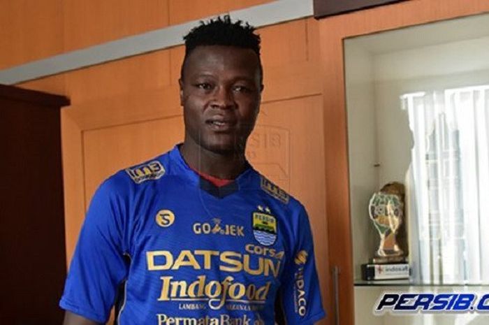 Ezechiel N Douassel resmi berseragam Persib Bandung, Selasa (8/8/2017)