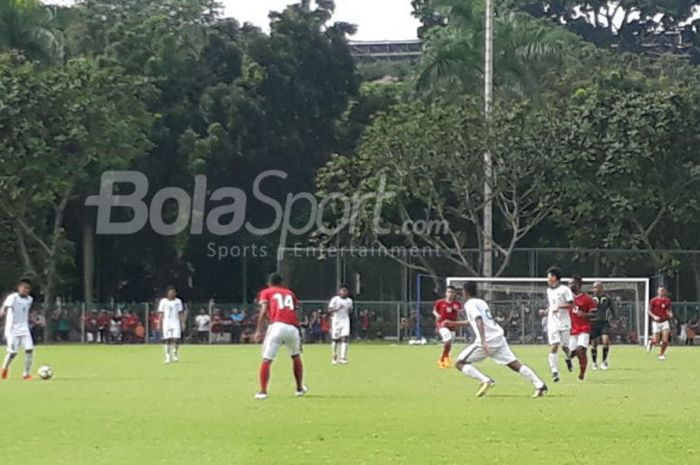  Timnas U-23 Indonesia melawan Timnas U-19 Indonesia di Lapangan ABC Senayan, Sabtu (24/2/2018) 