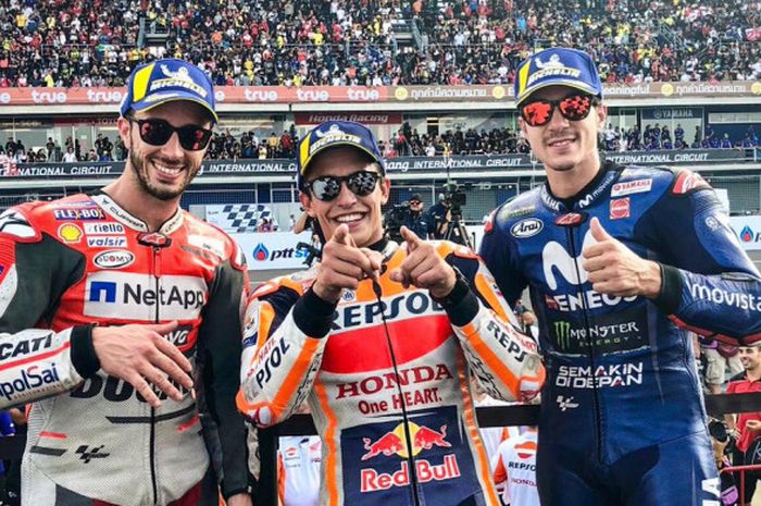  Andrea Dovizioso (kiri), Marc Marquez, dan Maverick Vinales di podium MotoGP Thailand 2018 pada Min