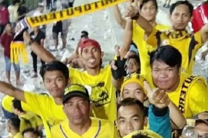 Suporter Barito Putera ordo Tribun Inggris (Petir), ingin hidupkan Tribun Inggris di Stadion 17 Mei Banjarmasin. 