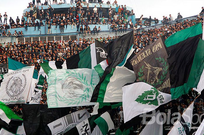 Suasana Stadion Maguwoharjo, Sleman, Yogyakarta, saat dipenuhi pendukung PSS Sleman.