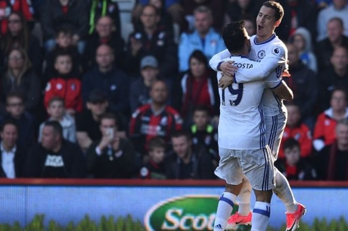 Eden Hazard melakukan selebrasi setelah mencetak gol ke gawang Bournemouth di laga lanjutan Liga Inggris, Sabtu (8/4/2017) waktu setempat.