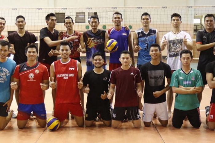 Tim nasional bola voli putra untuk SEA Games 2017 Kuala Lumpur menjalani latihan di Padepokan Voli Sentul, Bogor, Jawa Barat, Rabu (5/7/2017).