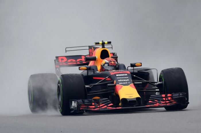 Pebalap Red Bull Racing asal Belanda, Max Verstappen, saat menjalani sesi latihan pertama (P1) GP Malaysia di Sirkuit Sepang Internasional, Kuala Lumpur, Jumat (29/9/2017).