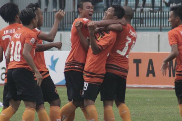 Selebrasi gol dari pemain PPSM Magelang.