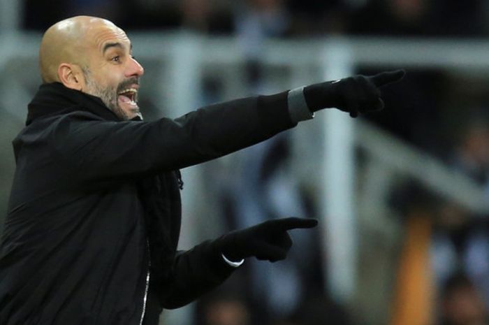 Reaksi manajer Manchester City, Josep Guardiola, dalam laga Liga Inggris kontra Newcastle United di Stadion St. James' Park, Newcastle, pada 27 Desember 2017.