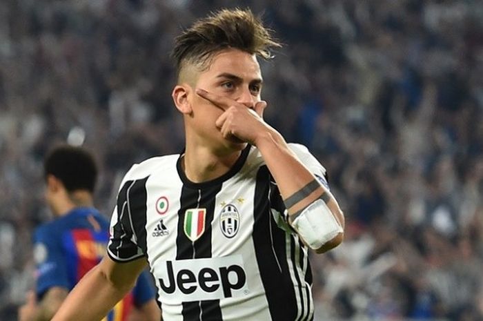 Penyerang Juventus, Paulo Dybala, merayakan golnya seusai membobol gawang Barcelona pada pertandingan pertama perempat final Liga Champions di Juventus Stadium, pada 11 April 2017. 