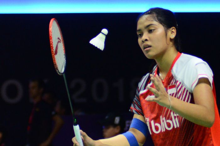 Pebulu tangkis tunggal putri Indonesia, Gregoria Mariska Tunjung, saat menghadapi Gao Fangjie (China) dalam pertandingan fase Grup D Piala Uber 2018 antara Indonesia dan China, di Impact Arena, Bangkok, Thailand, Kamis (23/5/2018).