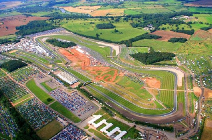 Sirkuit Donington Park, Inggris.