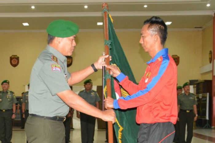 Pangdam II Sriwijaya Mayjen, Am Putranto melepas kontingen Bela Diri Meliter Yong Moodo, Jumat (18/8/2017) yang akan mengikuti kejuraan Piala Kasad ke VII di Cimahi, Bandung. 