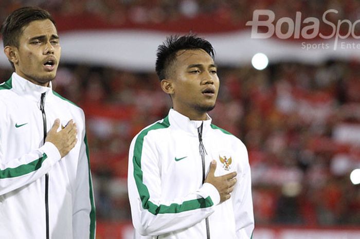 Pemain timnas Indonesia saat menyanyikan Indonesia Raya pada Sea Games 2017 di Stadion Selayang, Malaysia, Selasa (22/8/2017).