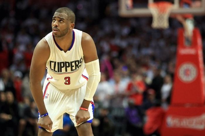 Ekspresi point guard Los Angeles Clippers, Chris Paul, saat menghadapi Utah Jazz dalam pertandingan perempat final NBA wilayah barat di Staples Center, Los Angeles, California, (25/4/2017).