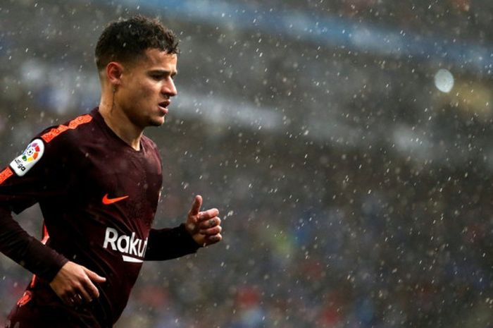   Gelandang FC Barcelona, Philippe Coutinho, berlari dalam laga Liga Spanyol kontra Espanyol di Stadion RCDE, Cornella de Llobregat, pada 4 Februari 2018.  