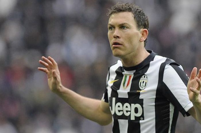 Bek sayap Juventus, Stephan Lichsteiner.