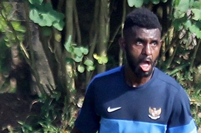 Pemain belakang timnas Indonesia U-21, Rudolf Yanto Basna, saat mengikuti latihan di Pusat Pembinaan Usia Muda PSSI, Sawangan, Depok, Jawa Barat, 4 Agustus 2016.