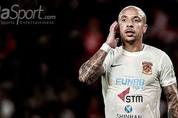   Gelandang Borneo FC, Julien Faubert, saat tampil melawan Persija Jakarta dalam laga pekan keempat 