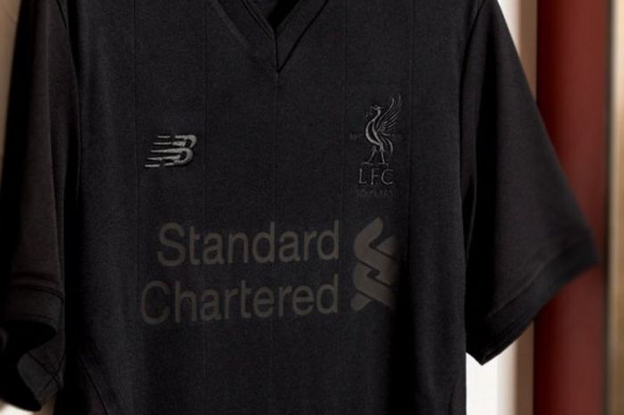 Seragam Serba Hitam Liverpool FC sebagai bagian dari perayaan ulang tahun klub ke-125.