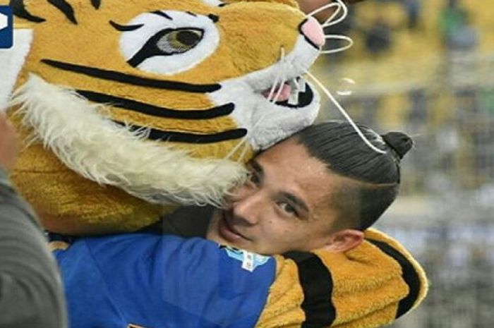 Kim Jeffrey dan maskot Persib Bandung