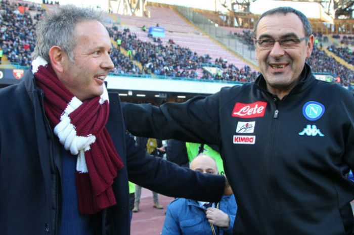 Pelatih Torino (kiri), Sinisa Mihajlovic, dalam laga kontra Napoli di Stadion San Paolo pada 18 Desember 2016