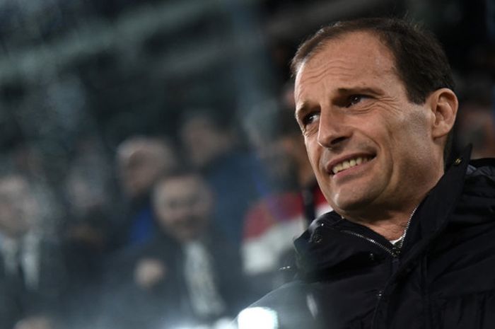  Ekspresi pelatih Juventus, Massimiliano Allegri, dalam laga leg pertama perempat final Liga Champions kontra Real Madrid di Stadion Allianz, Turin, Italia pada 3 April 2018. 