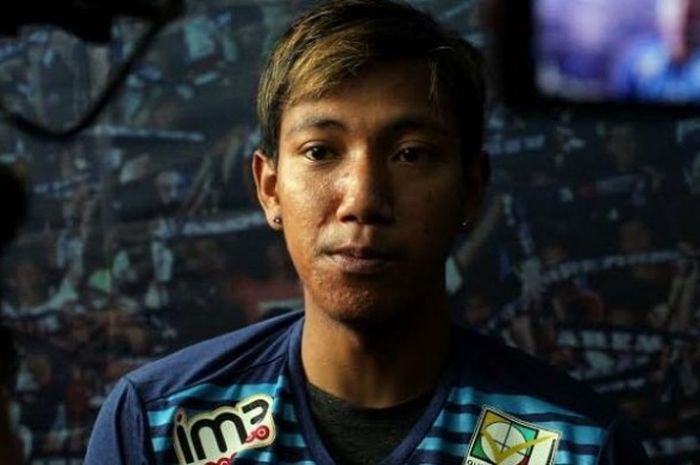 Bek muda Syaiful Indra Cahya resmi diperkenalkan sebagai bagian dari Arema setelah kontraknya bersama Sriwijaya FC habis per Rabu (13/4/2016). 