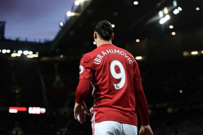 Penyerang Manchester United, Zlatan Ibrahimovic, beraksi dalam laga Premier League kontra Everton di Stadion Old Trafford, Manchester, Inggris, pada 4 April 2017.