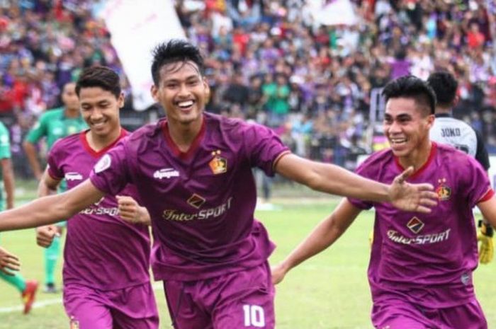 Selebrasi striker Persik, Septian Satria Bagaskara seusai mencetak gol untuk timnya pada Liga 3 2018. 