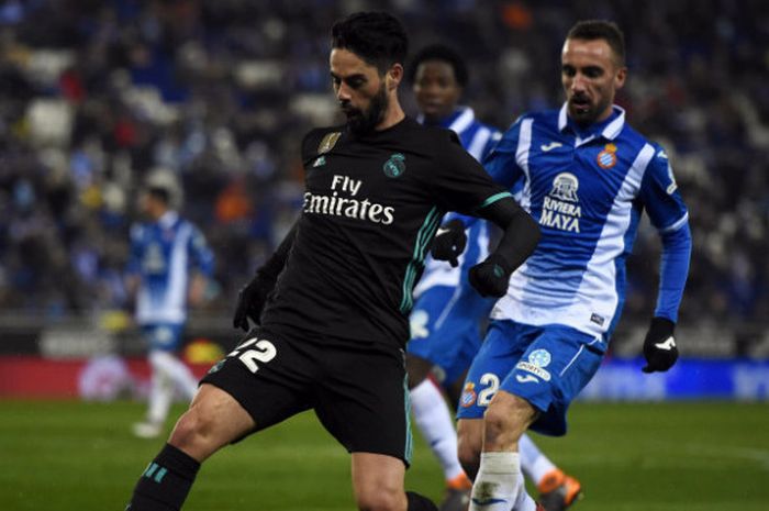 Gelandang Real Madrid, Isco,d alam partai Liga Spanyol melawan Espanyol di RCDE Stadium, Selasa (27/2/2018)