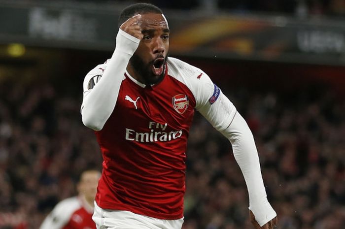 Penyerang Arsenal, Alexandre Lacazette, melakukan selebrasi setelah mencetak gol ke gawang Atletico Madrid pada  laga leg pertama semifinal Liga Europa di Stadion Emirates, Kamis (26/4/2018) waktu setempat atau Jumat dini hari WIB.