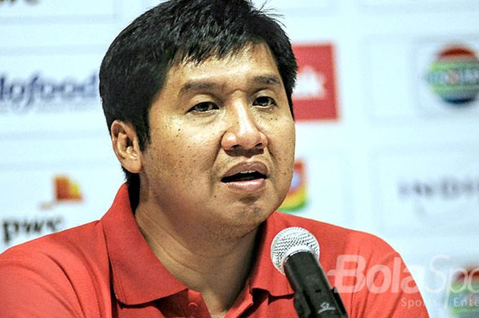 Ketua SC Piala Presiden, Maruarar Sirait, berbicara kepada media pada acara jumpa pers usai laga leg