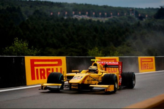 Sean Gelael berhasil meraih 10 poin pada sesi feature race Formula 2 yang digelar di Sirkuit Monza Italia, Minggu (3/9/2017).