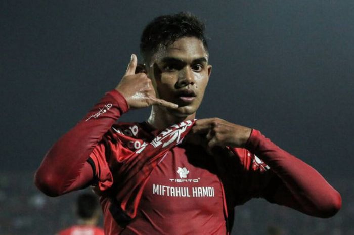 Gelandang Bali United, Miftahul Hamdi, merayakan golnya seusai membobol gawang PSM Makassar, MInggu 