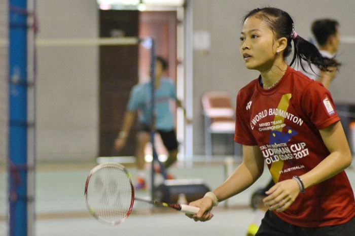 Pebulu tangkis tunggal putri Indonesia, Fitriani, berlatih di hall pelatnas Cipayung, Jakarta, Senin (14/8/2017). 