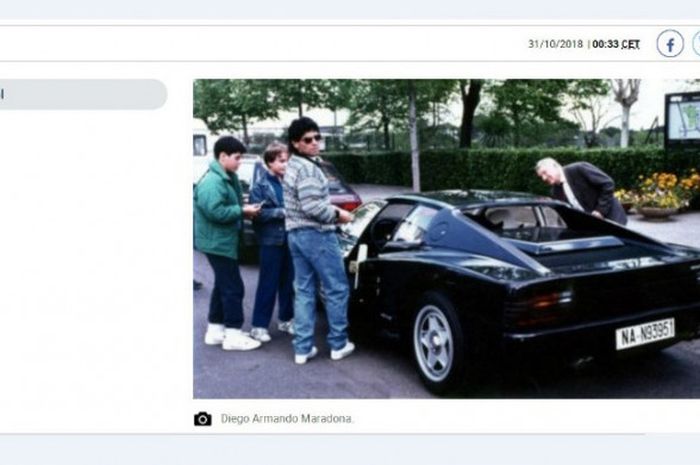 Diego MAradona bersama Ferrari hitam miliknya