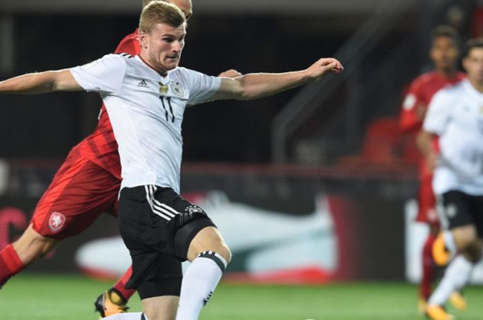 Penyerang tim nasional Jerman, Timo Werner, mencetak gol pembuka di pertandingan kualifikasi Piala Dunia 2018 melawan Republik Ceska di Eden Arena, Jumat (1/9/2017) waktu setempat.