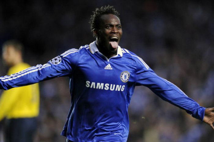       Gelandang Chelsea, Michael Essien, melakukan selebrasi seusai menjebol gawang FC Barcelona dalam laga di Stamfrod Bridge pada 6 Mei, 2009      