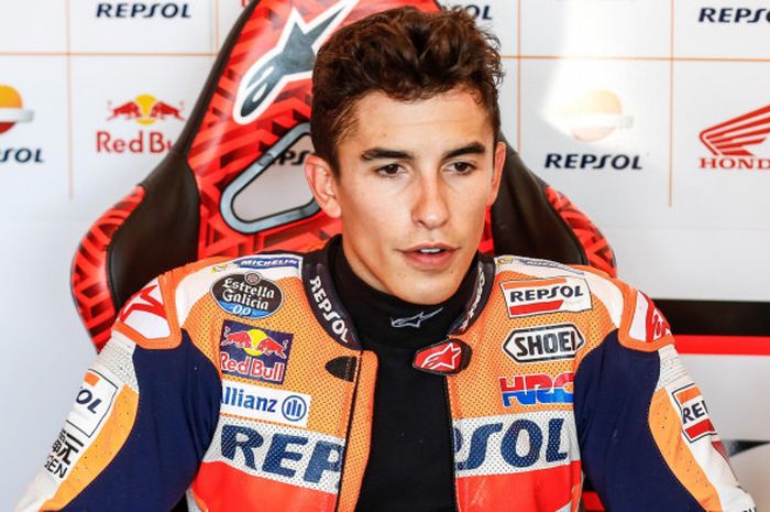 Pebalap Repsol Honda Team asal Spanyol, Marc Marquez, menunggu di paddock Sirkuit Brno saat sesi kulaifikasi GP Ceska, Sabtu (5/8/2017).