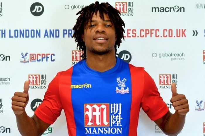 Loic Remy menuntaskan transfer ke Crystal Palace dengan status pinjaman, Selasa (30/8/2016). 